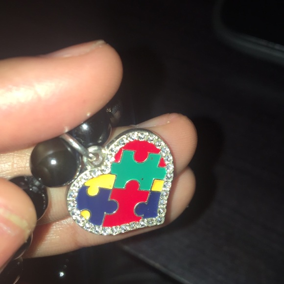 A black bracelet - Picture 2 of 2